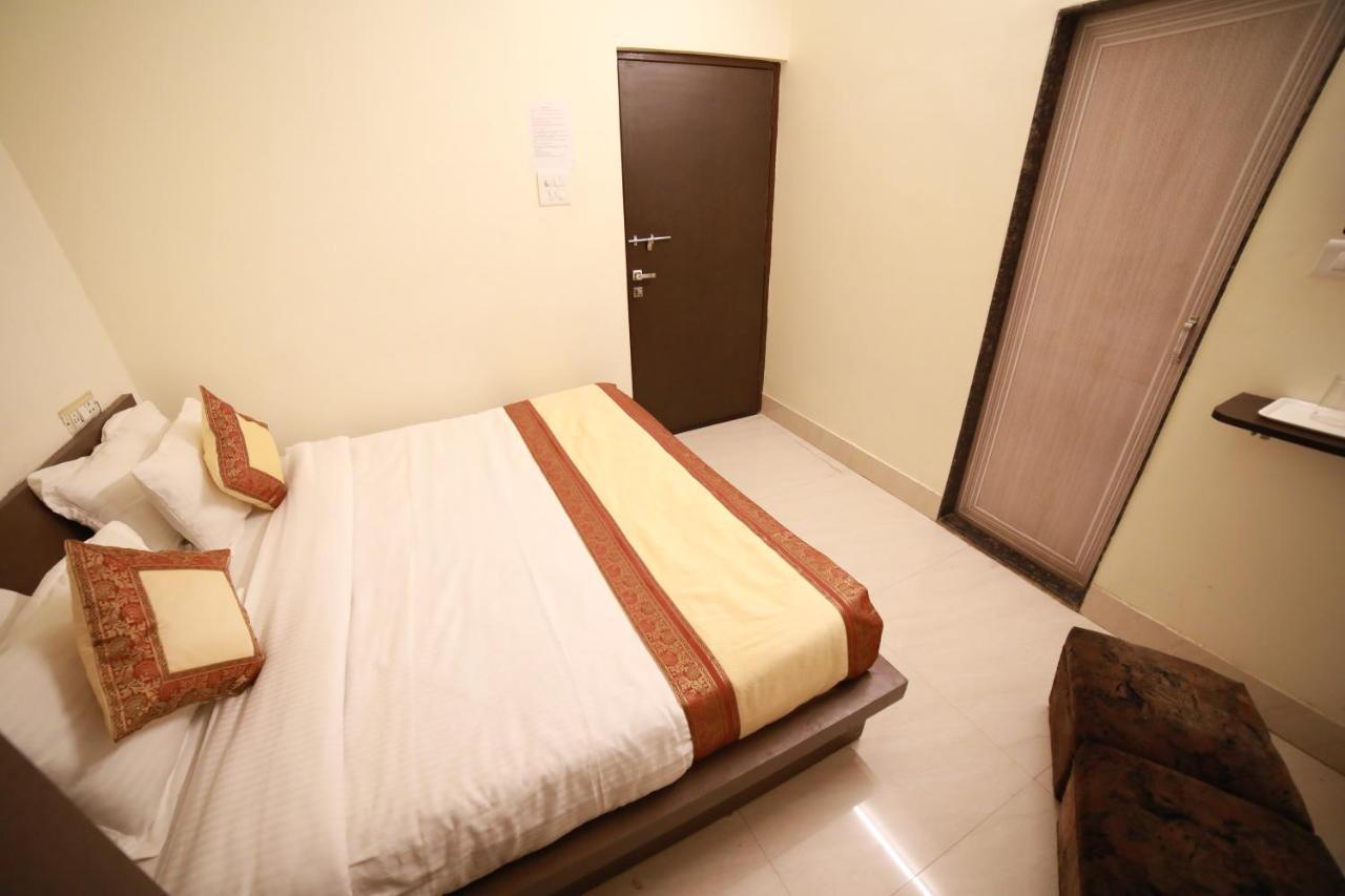 Oyo 16708 Sada Shiv Guest House Варанаси Экстерьер фото